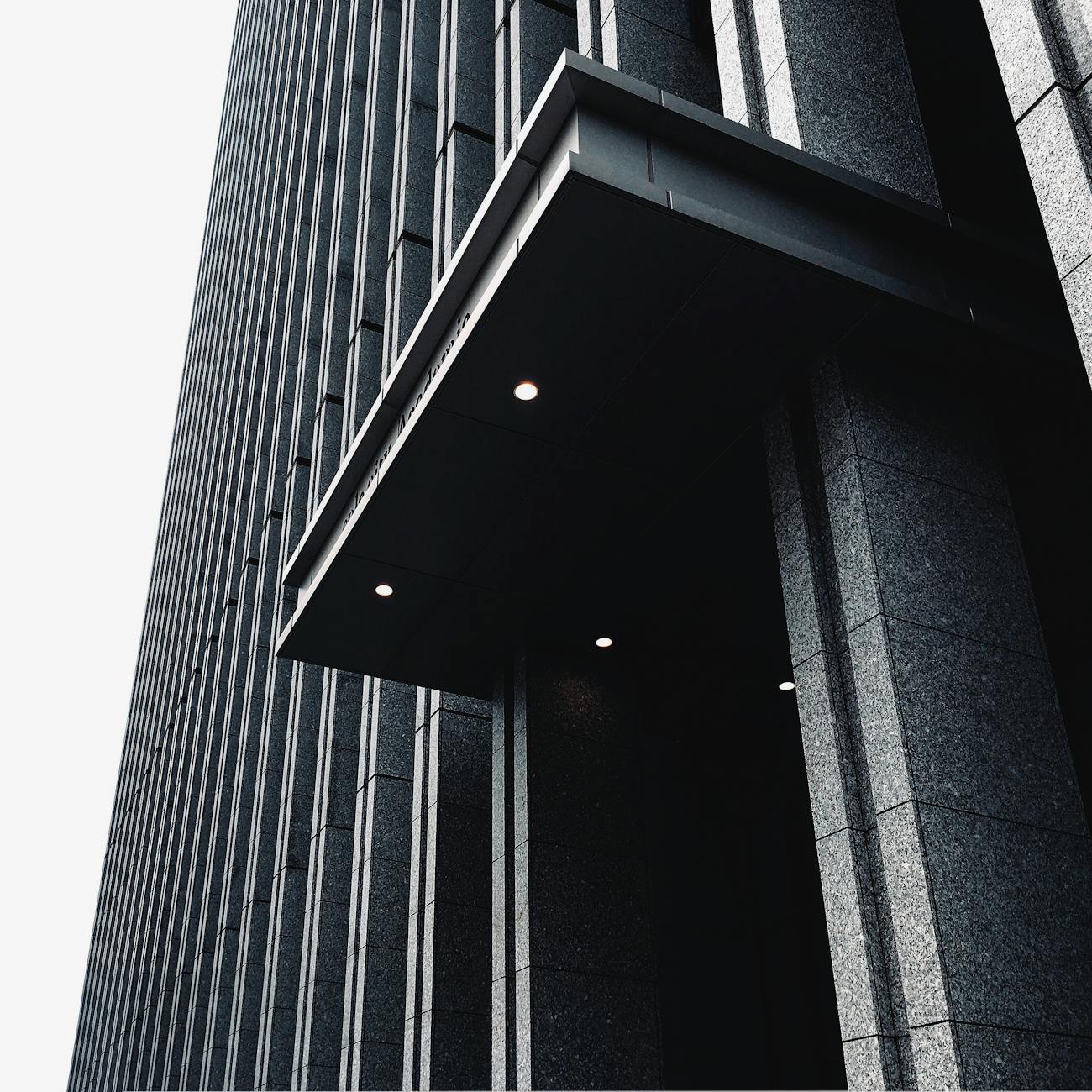 Crisis Management in Banking Crime Investigation