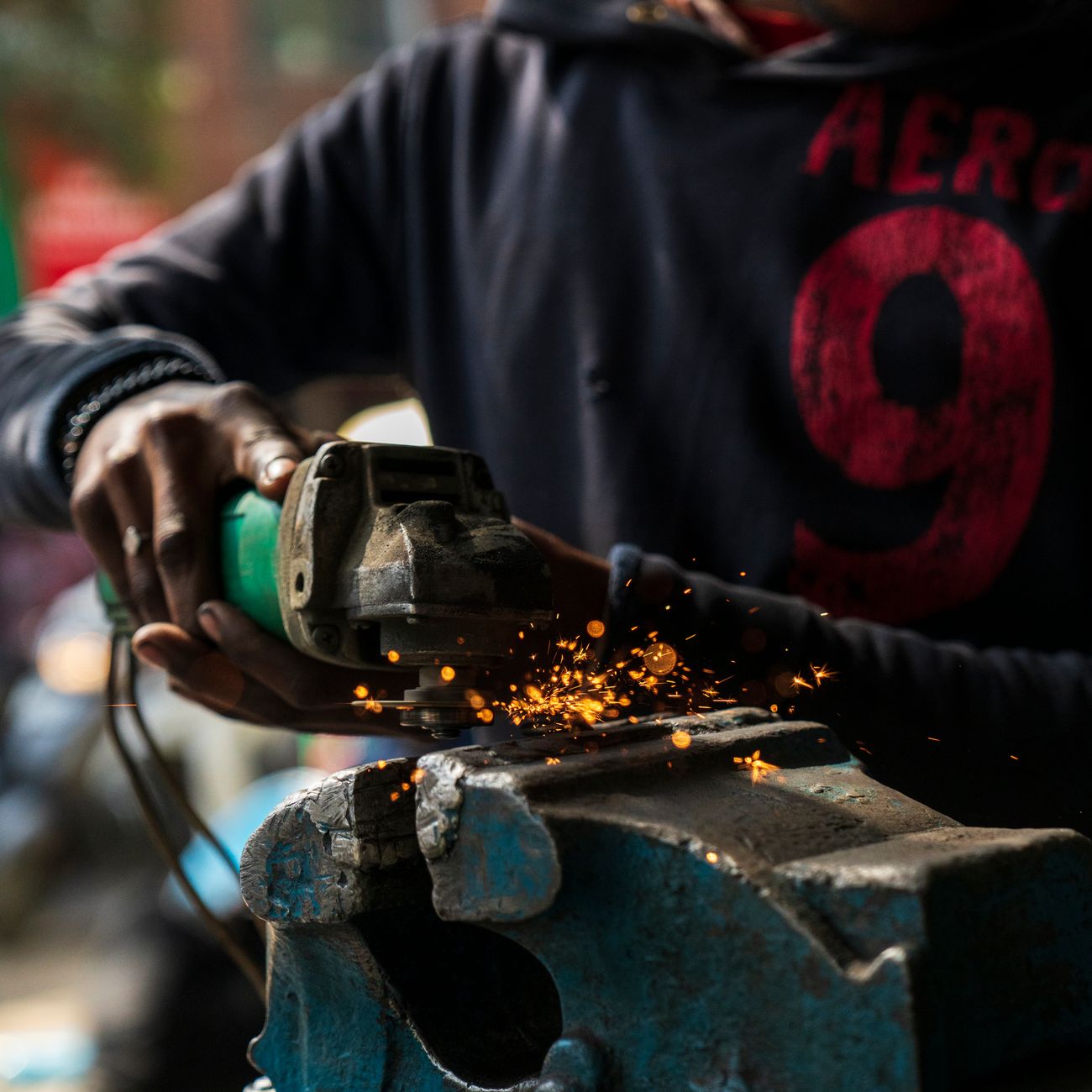 Preparing and using lathes for turning operations