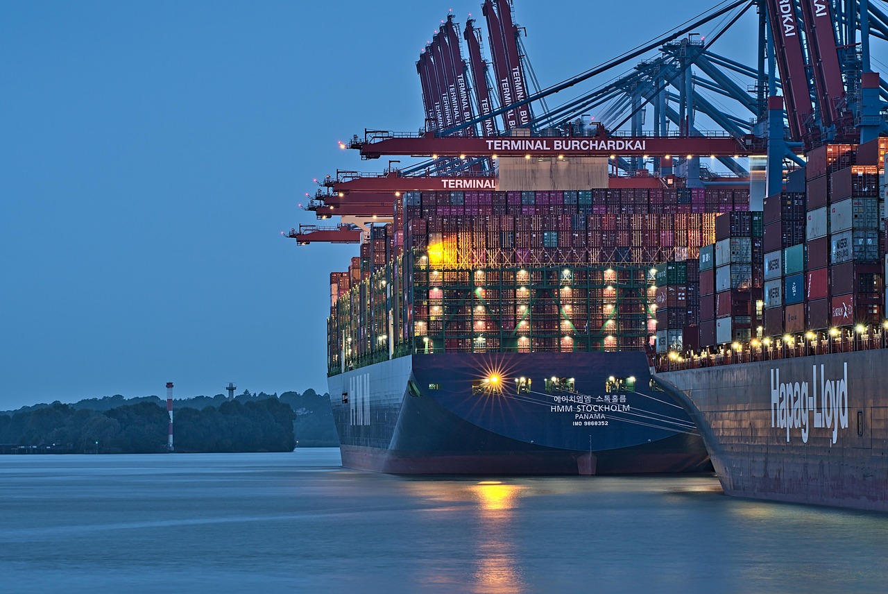 Optimization and Decision Making in Maritime Industry