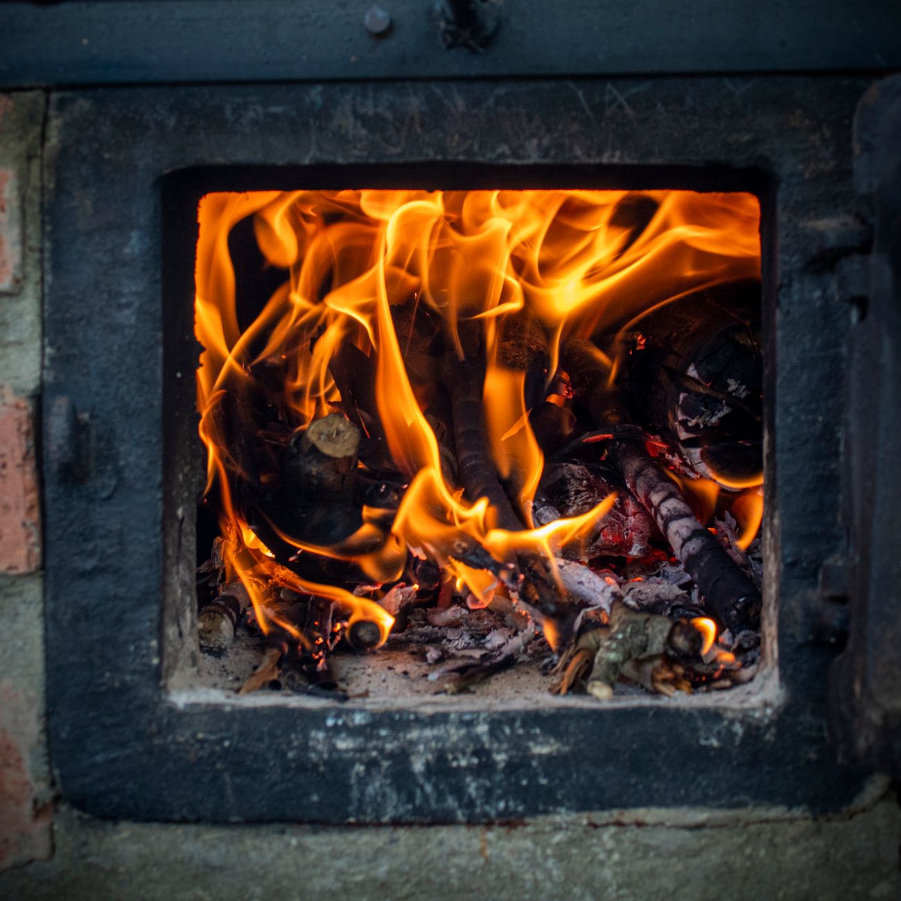Biomass Pyrolysis for Carbon Materials Production