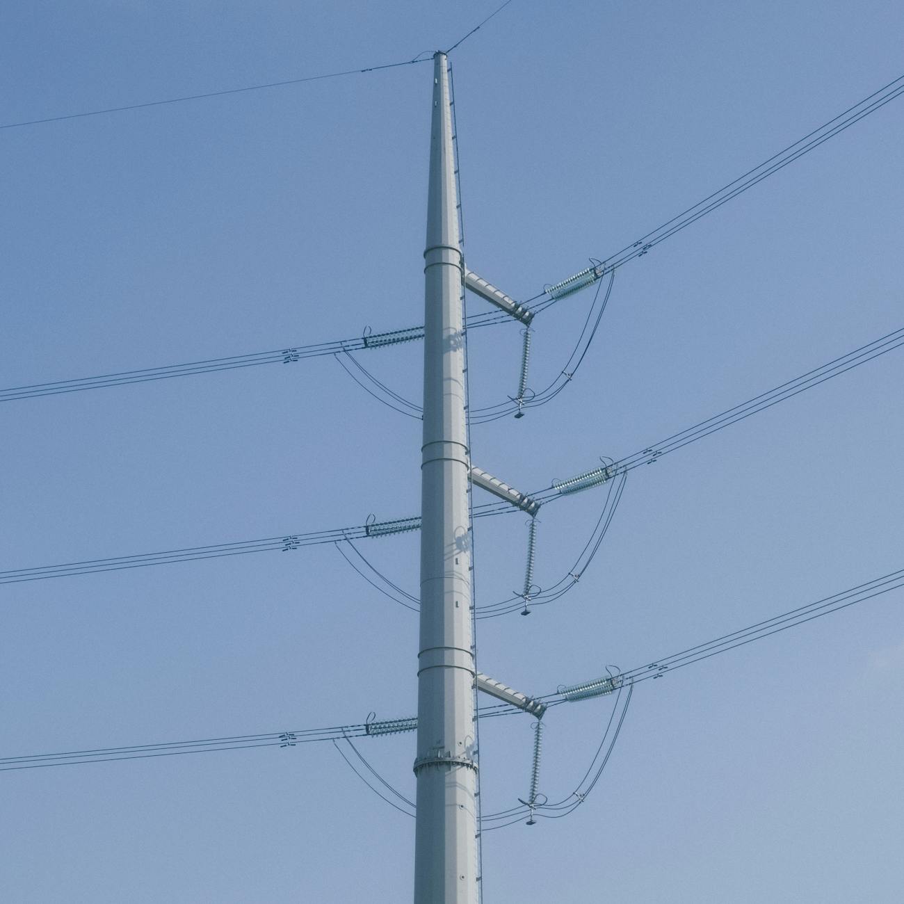 Decentralized Energy Systems Integration and Grid Modernization